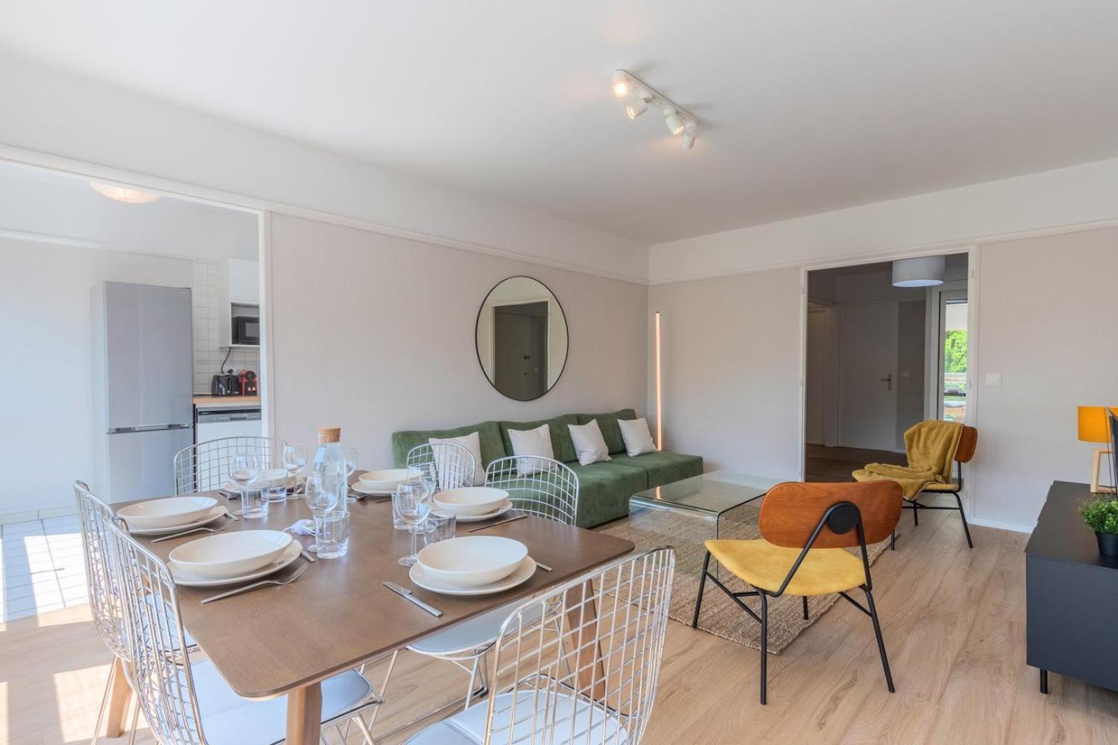 Spacious 3 Bedroom Apartment & Private Parking! Lambersart Exterior photo