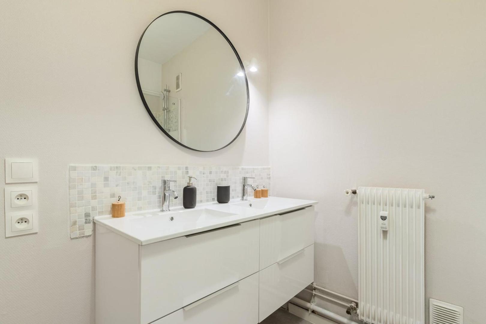 Spacious 3 Bedroom Apartment & Private Parking! Lambersart Exterior photo