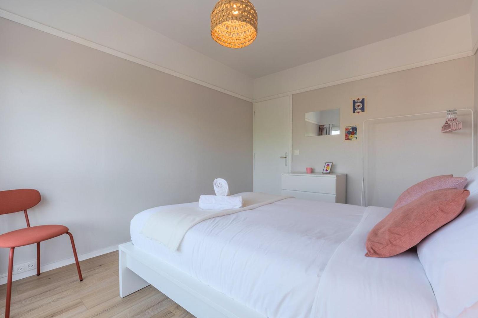 Spacious 3 Bedroom Apartment & Private Parking! Lambersart Exterior photo