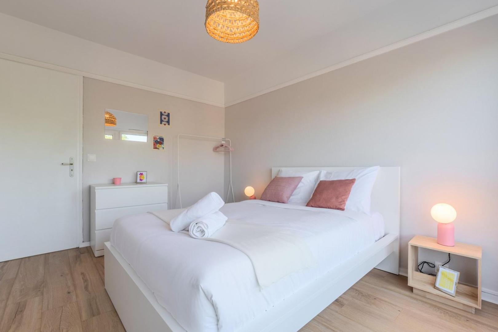 Spacious 3 Bedroom Apartment & Private Parking! Lambersart Exterior photo